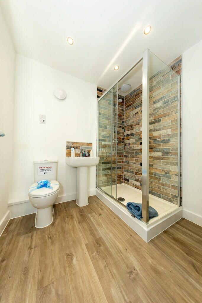 Example En-suite