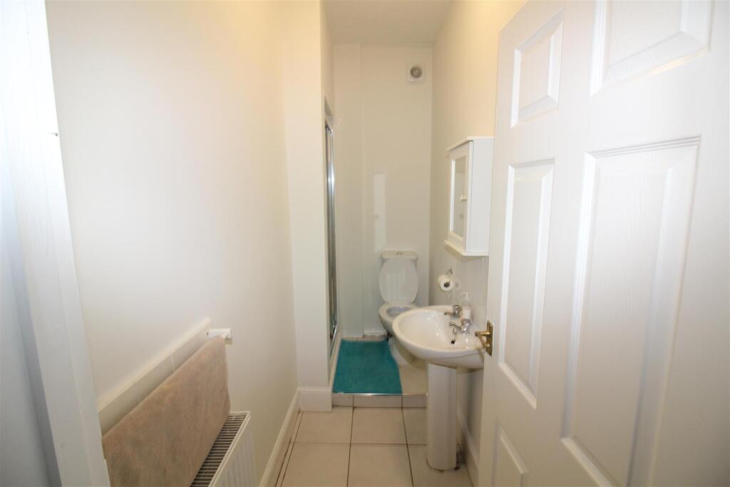 Bathroom 2.JPG