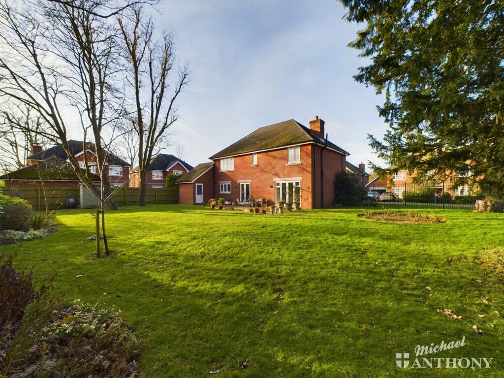 CAM03218G0-PR0464-STILL027