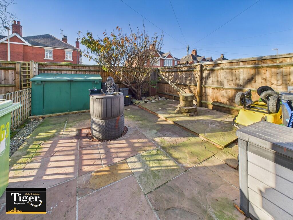 CAM02176G0-PR0757...