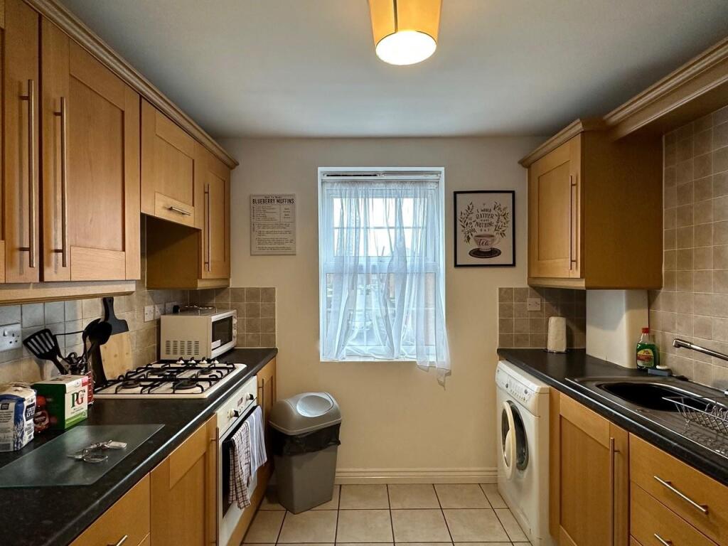Kitchen 2.jpg