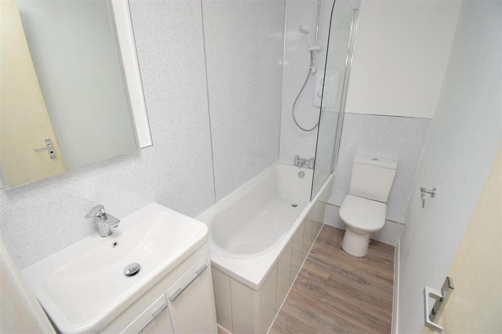 BATHROOM .JPG