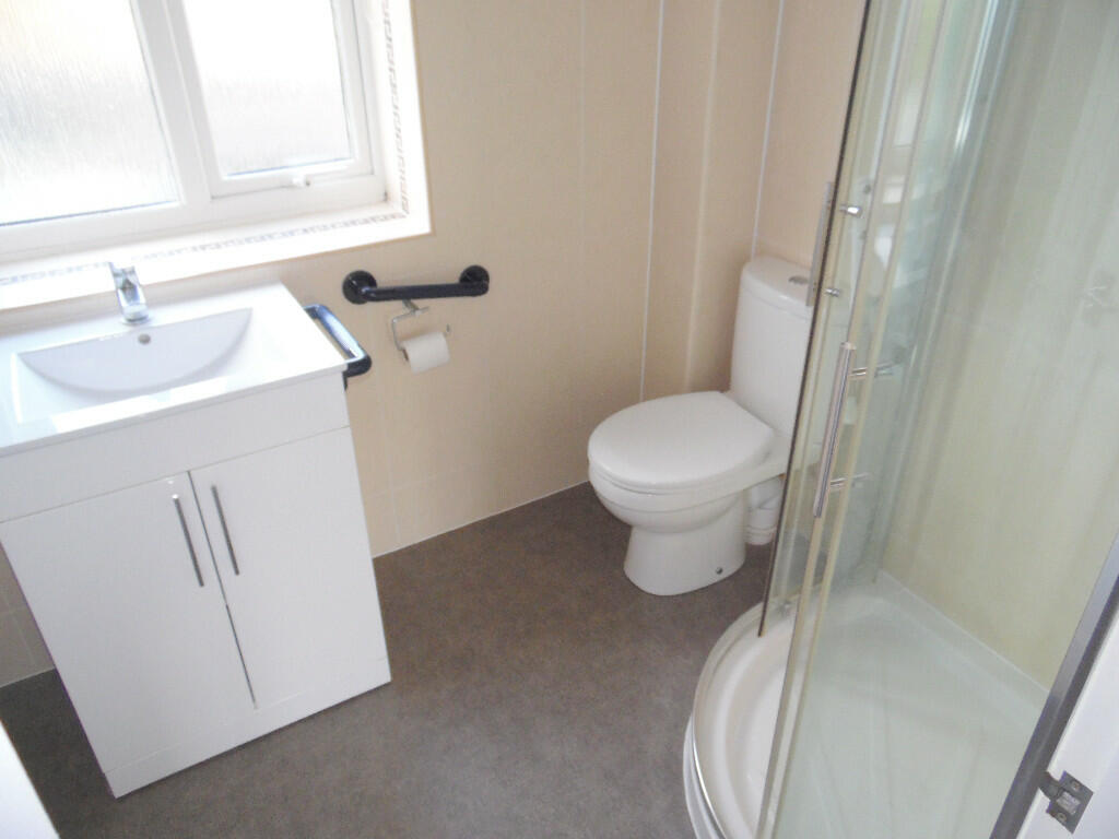 BATH/SHOWER ROOM