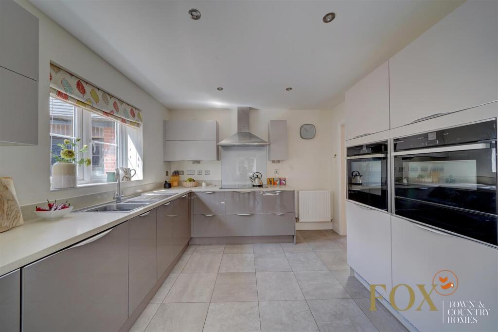 21 Wessex Grove (27).jpg