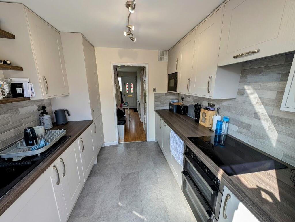 17 badgeworth kitchen 1.jpg