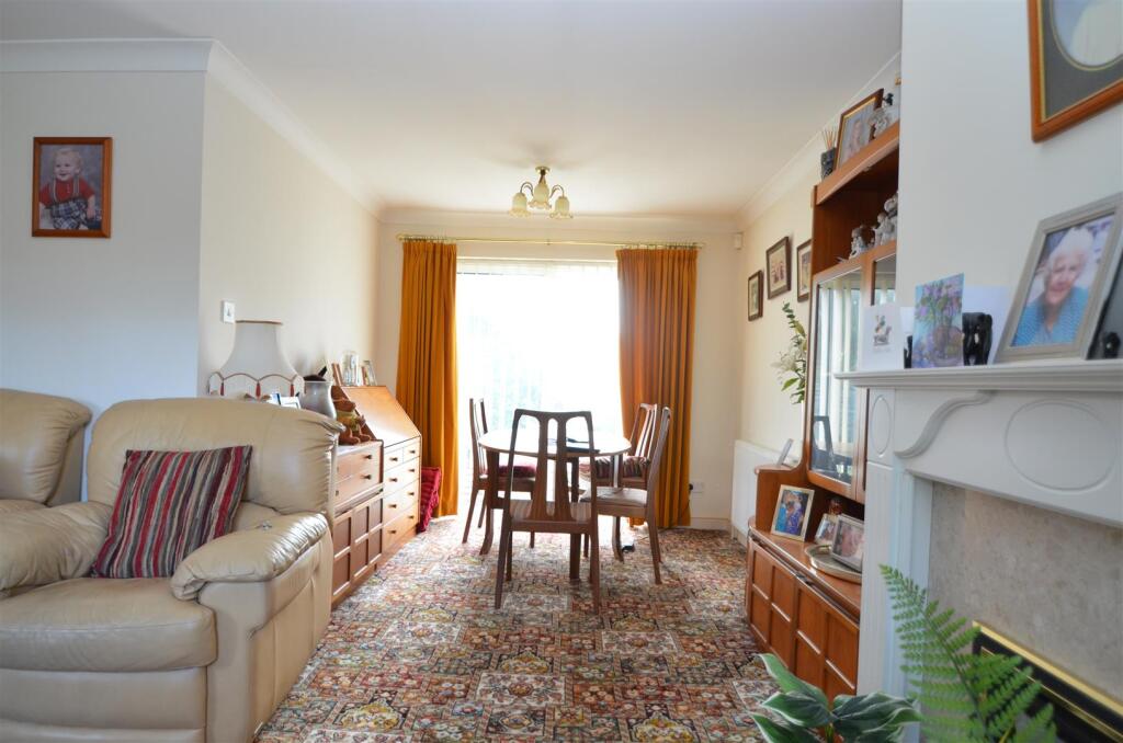 L Shaped Lounge/Dining Room