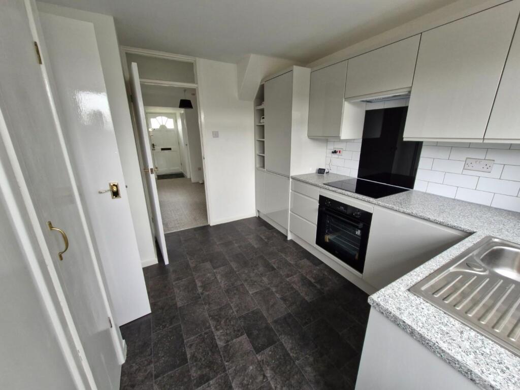 Kitchen...jpg