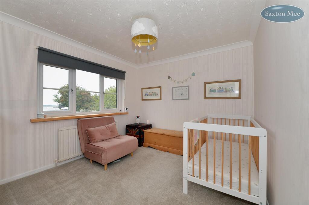 35, The Avenue - bedroom 2 2241.jpg