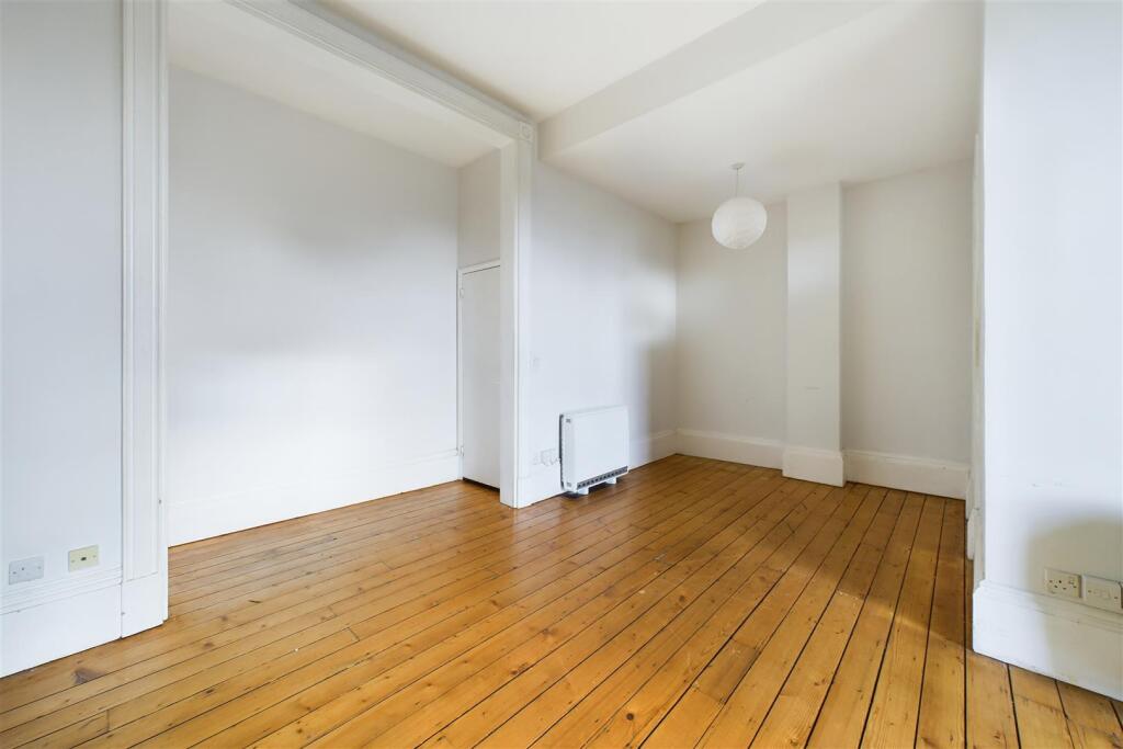 Flat 3, 6, Nelson Place West, Walcot, Bath, BA1 2T