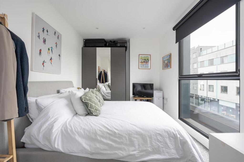 High Road, E10