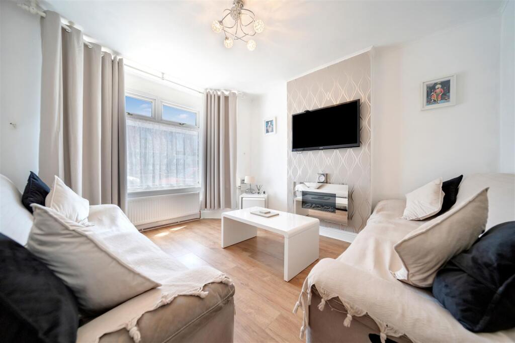 15 Sherrington Rd-19.jpg