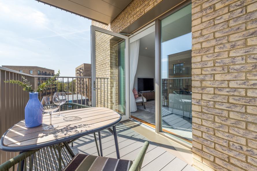 Lampton 1 bed Balcony - April