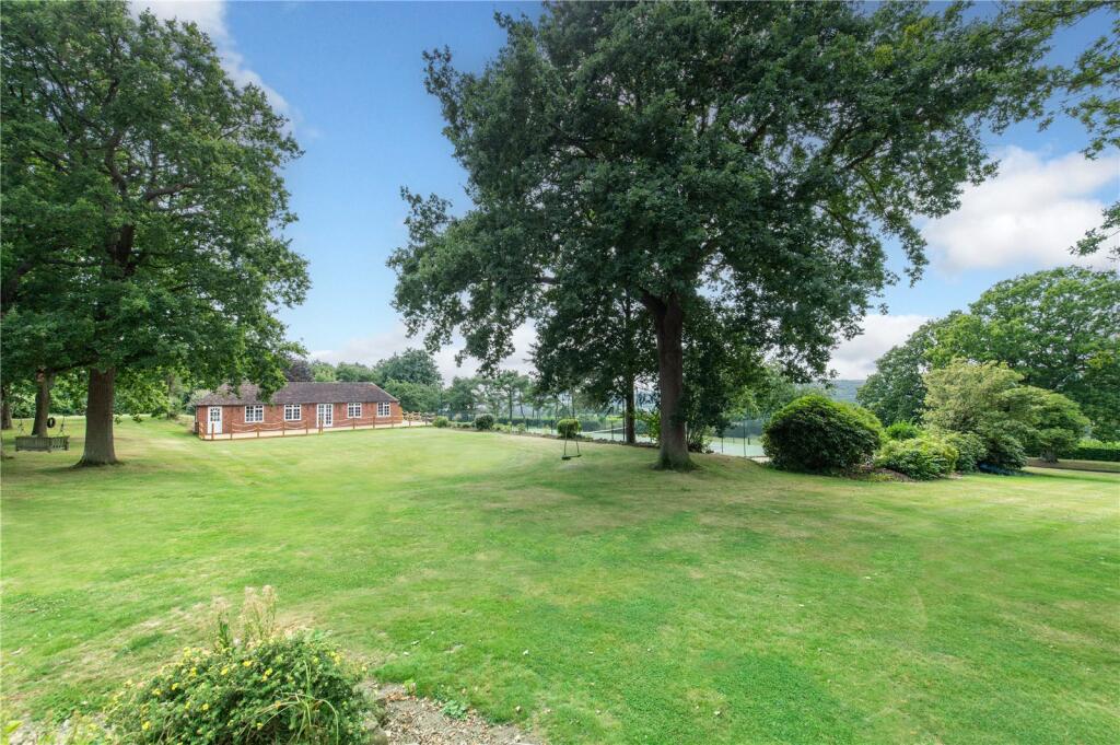 Annexe &amp; Grounds