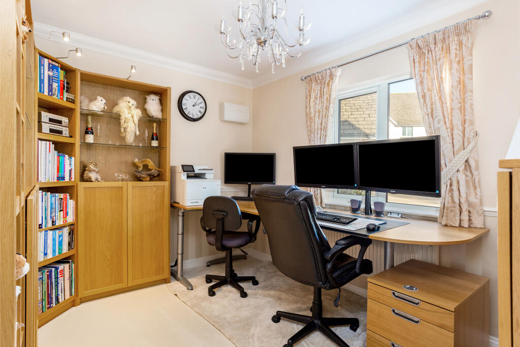 4nicholascourt26829612