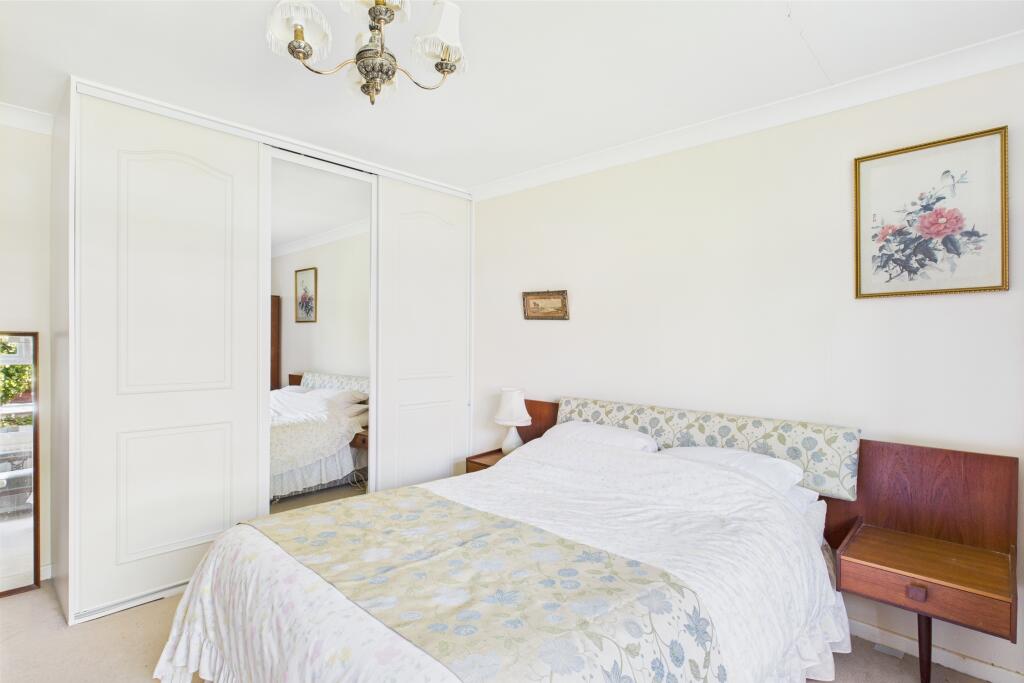 CAM04201G0-PR0077-STILL027