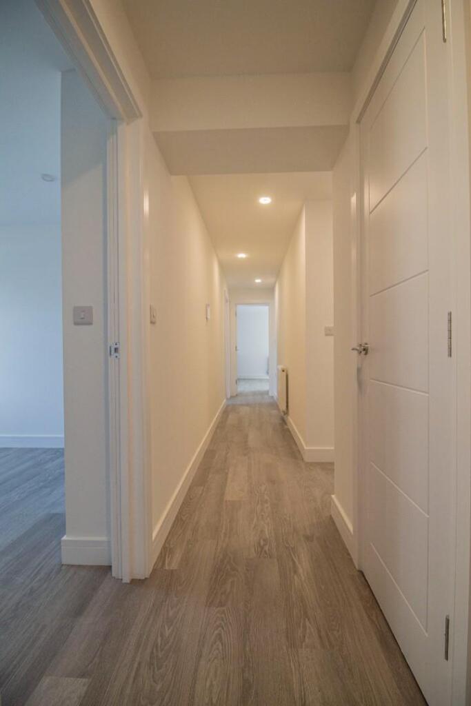 Apartment 1_Saddler's Court [Hallway] 01.jpg