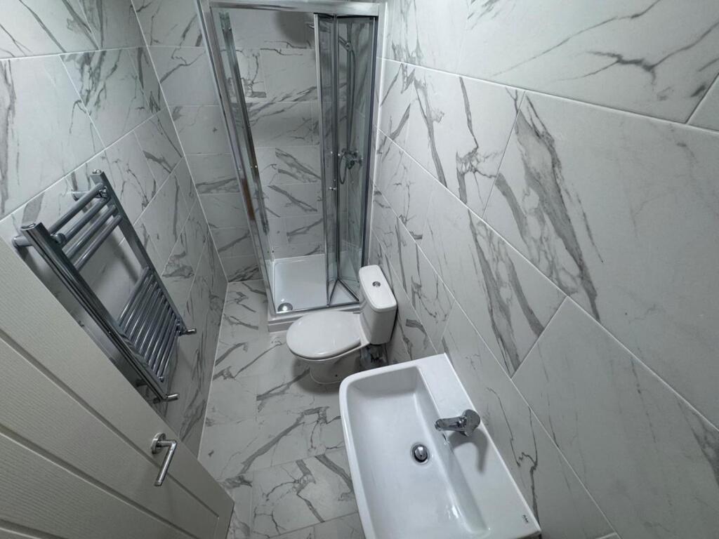 flat 9 bathroom 2.jpg