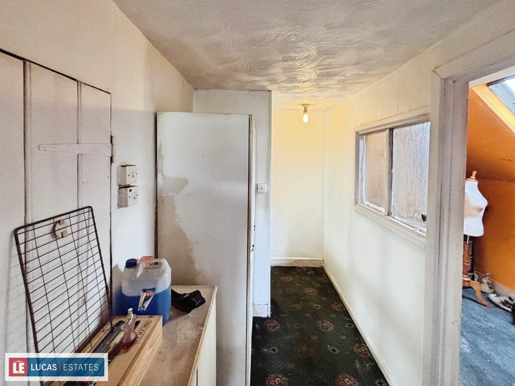 29439913-image_pi...