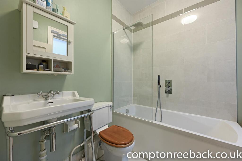 En-Suite Bathroom