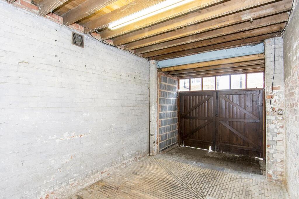 Couch House Stable/Garage