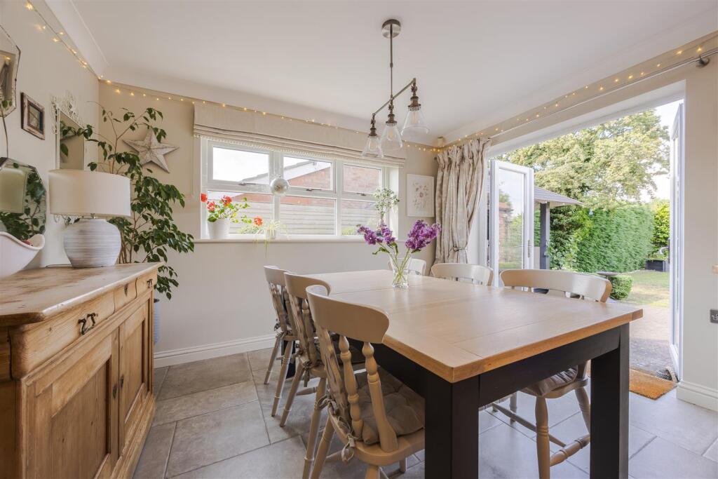 Kitchen diner