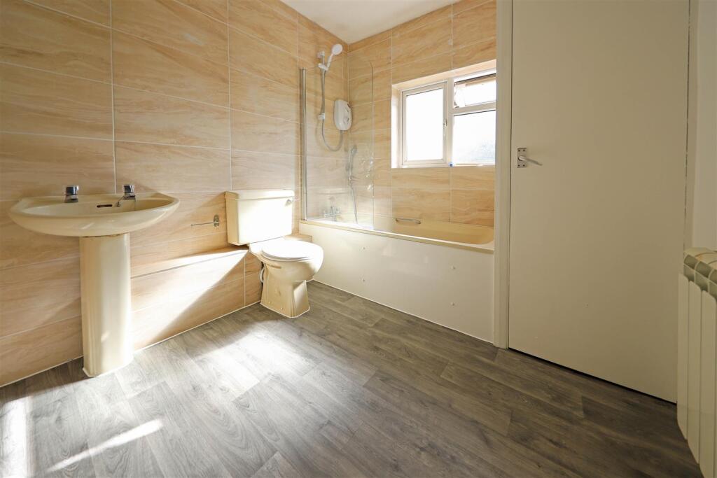 nicholas james carden bathroom_.jpg