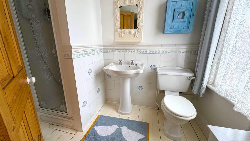 Ensuite Shower room.jpg