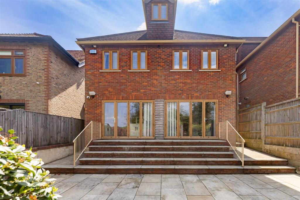 30B Blackacre Road Theydon Bois, Essex, CM16 7LU (