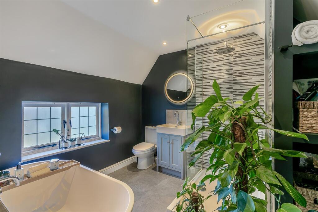 8632704-interior16.jpg