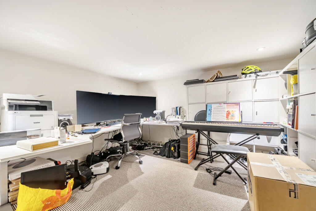 1373697-2-6902439...