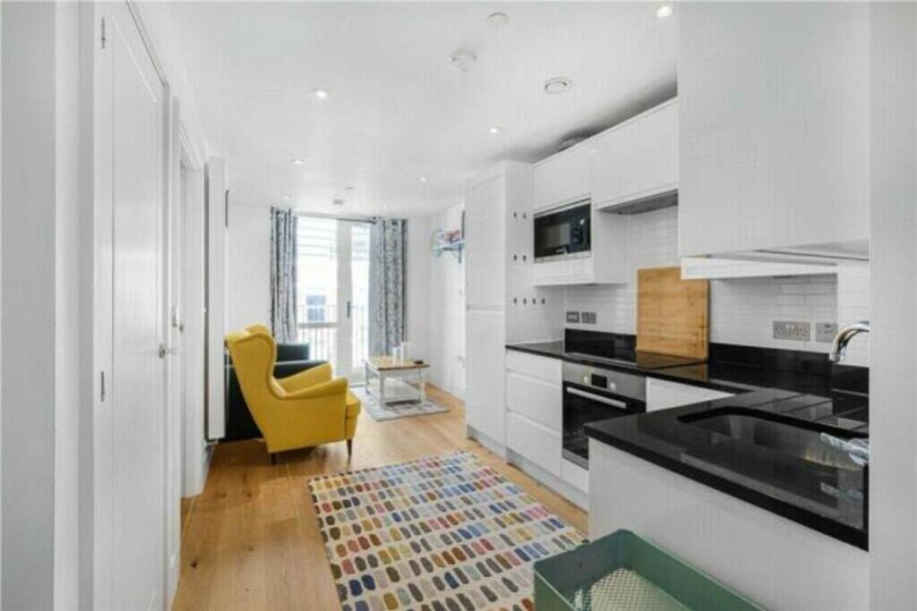 9205_100653004240_IMG_00_0000 (1)