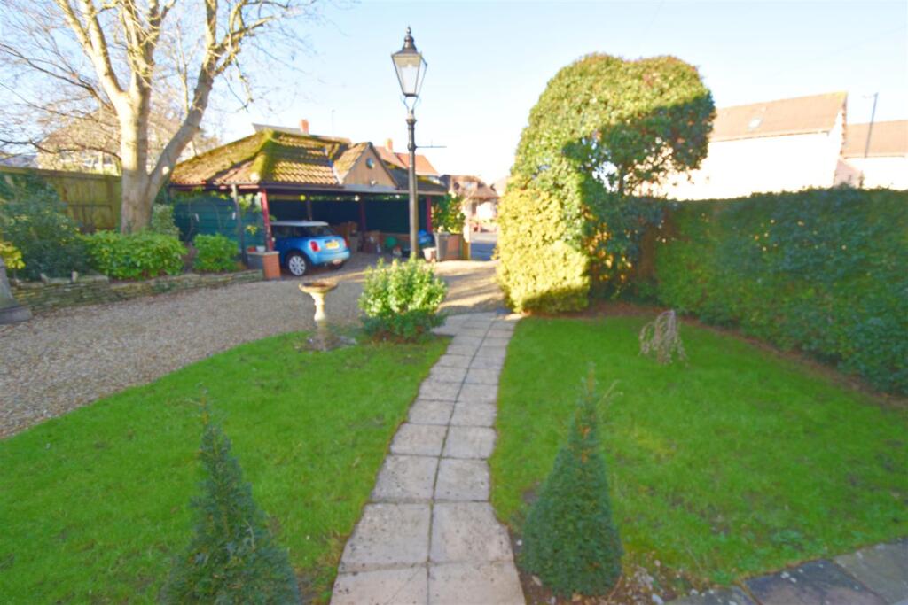 Front garden and driveway.jpg