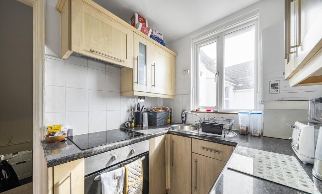 7f476d43-b516-447...