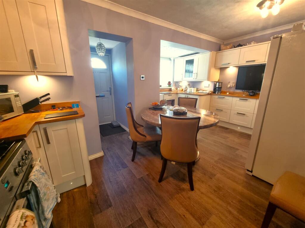 Dining Area.jpg