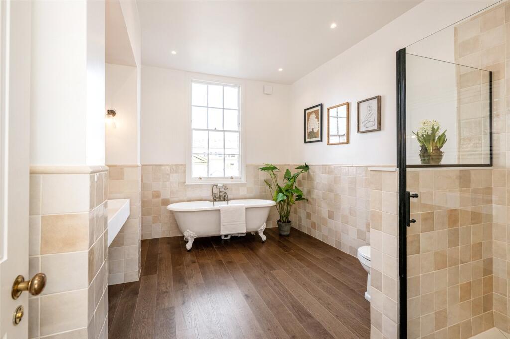 Principal Bathroom