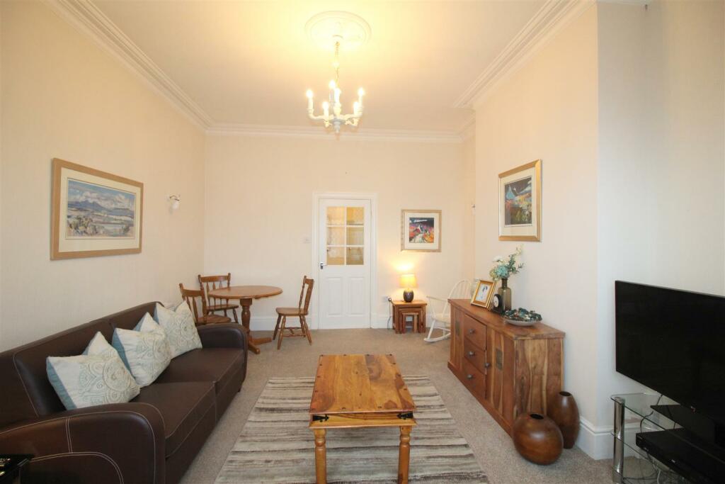 St Leonards Road West, Lounge 2.JPG