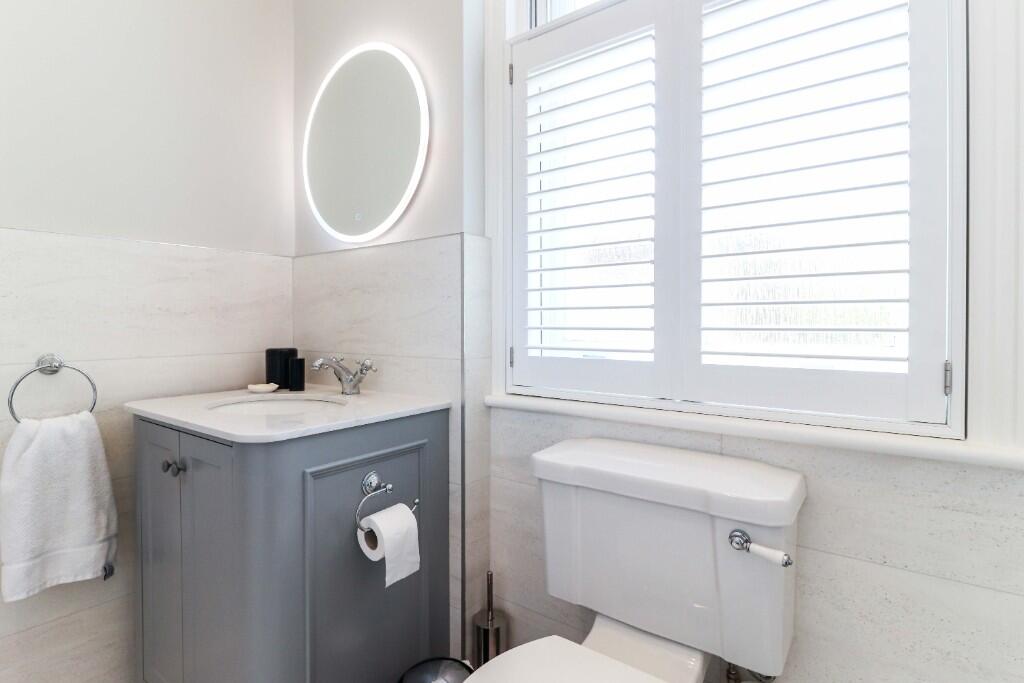 En-suite bathroom