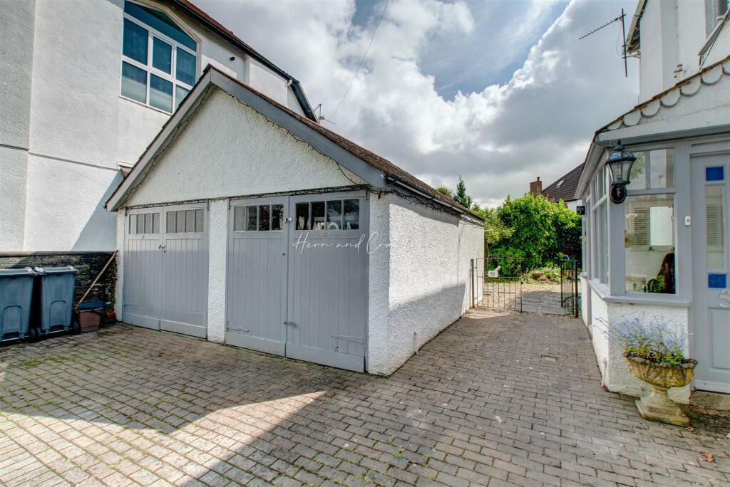 Waungron_Externals_HernCrabtree_Llandaff_ (3).jpg