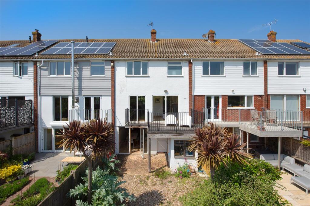 Island Wall, Whitstable