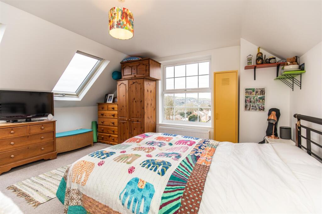 2 Sackville Close25.jpg