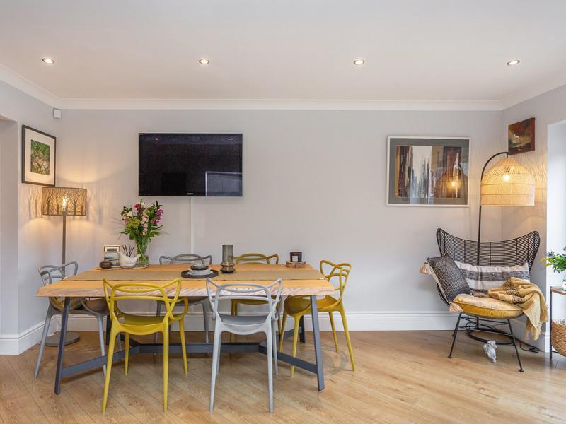 06Dining Room b.jpg