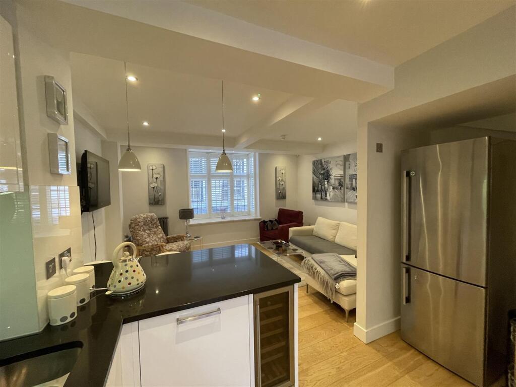 kitchen 2.jpg
