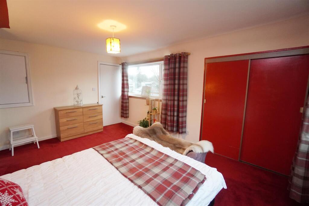 bedroom1.jpg