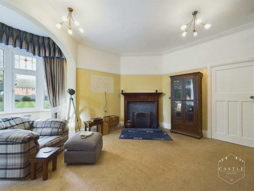 SITTING/FAMILY ROOM