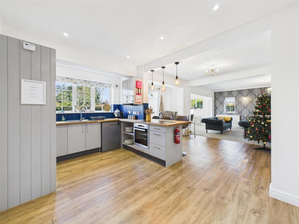 Kitchen: