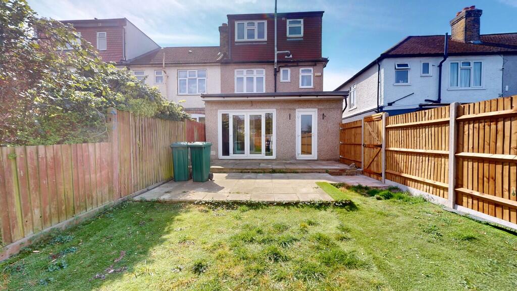 8-Rowan-Crescent-...