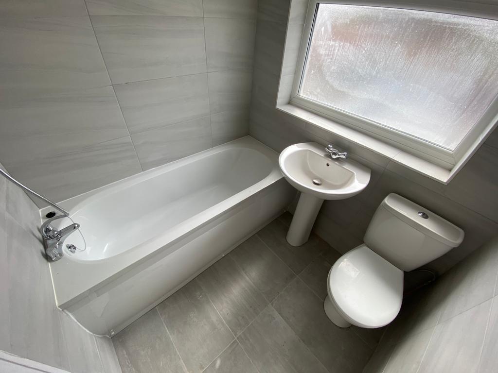 Bathroom suite