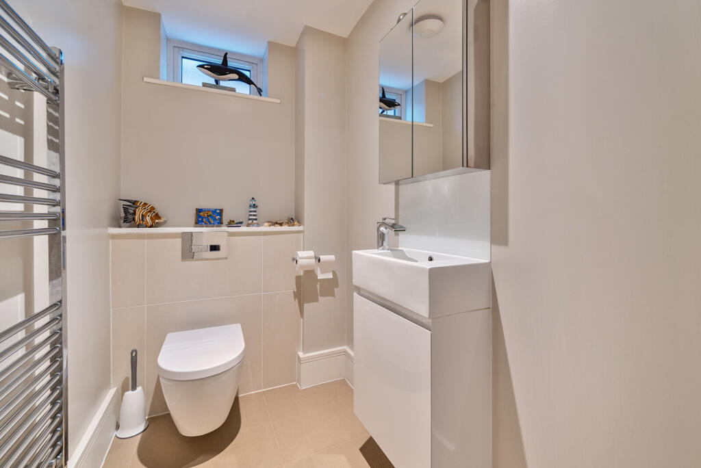 1369232-4-68f6501...