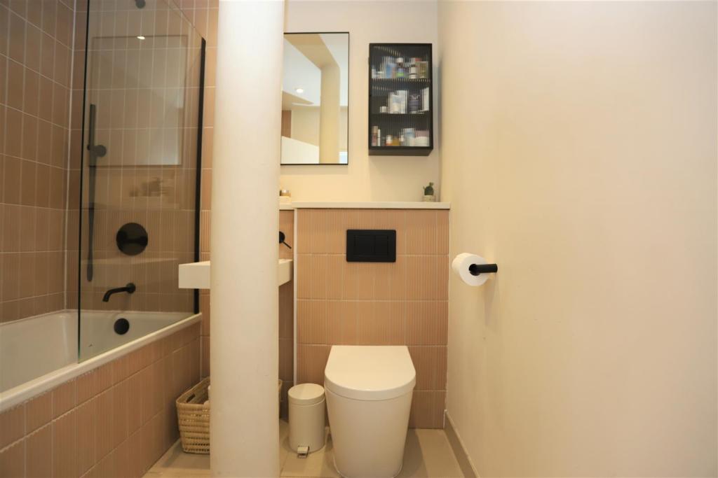 Bathroom.JPG