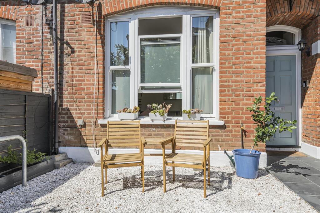 james_anderson_flat_a_128_felsham_rd__26_.JPG